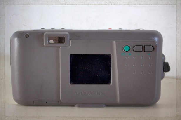 Olympus-D300_Back